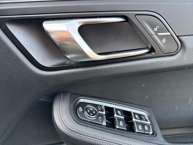 Porsche Macan Photo 31