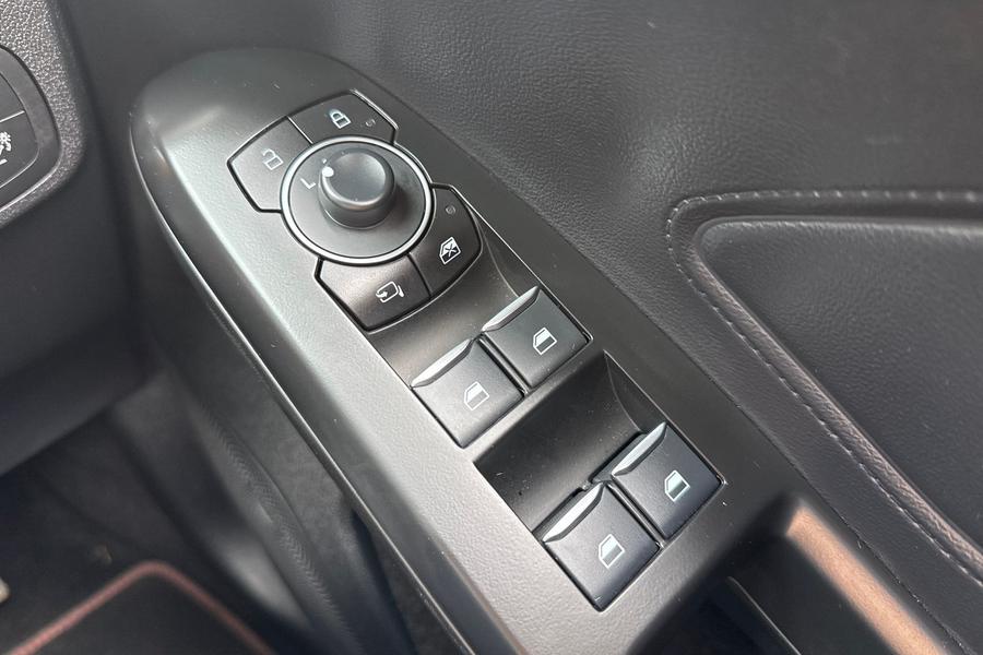 Ford FOCUS Photo autoimg-56f7805067e17bd6e805d7e92e9212396788fbbb.jpg