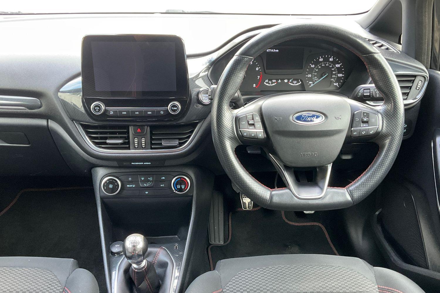 Ford FIESTA Photo 10