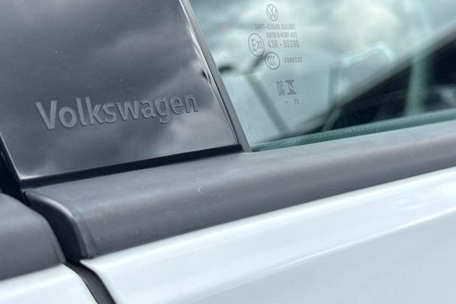 VOLKSWAGEN Golf Photo 23
