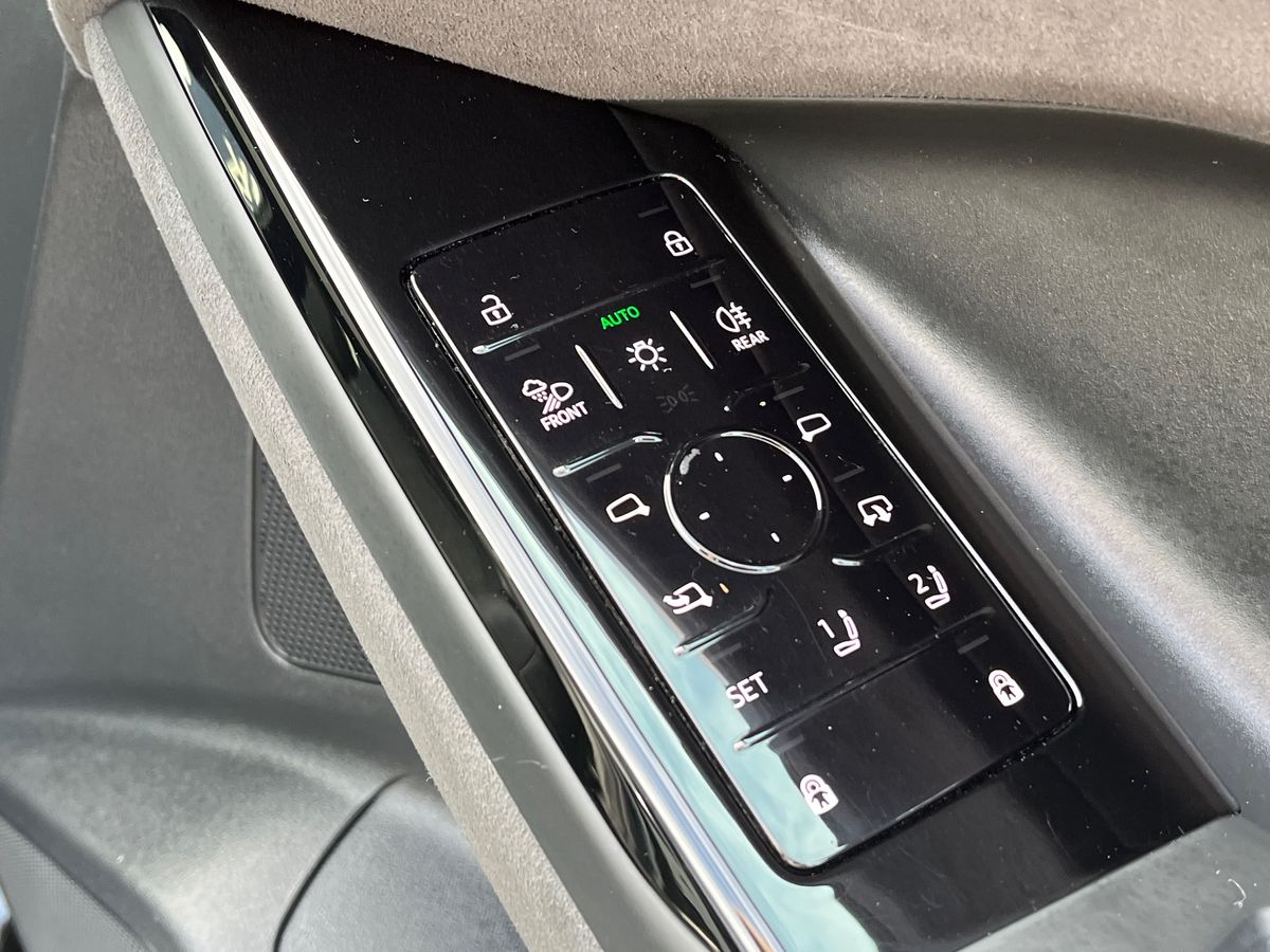 Audi Q6 e-tron Photo 29