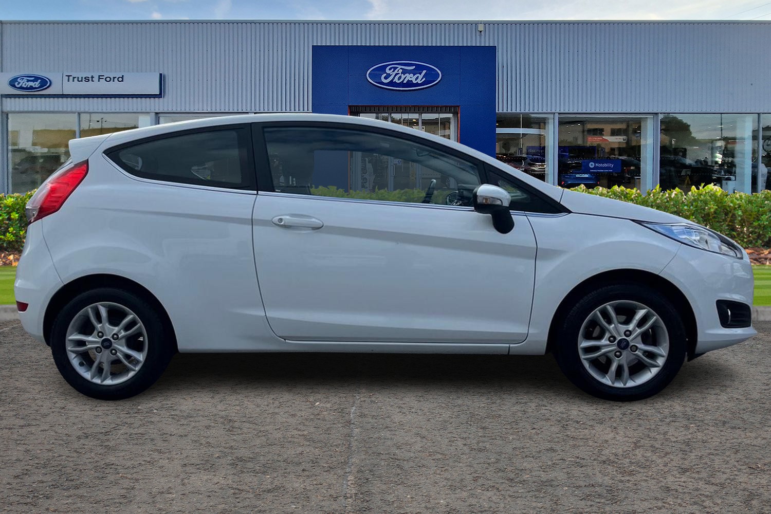 Ford Fiesta Photo 2