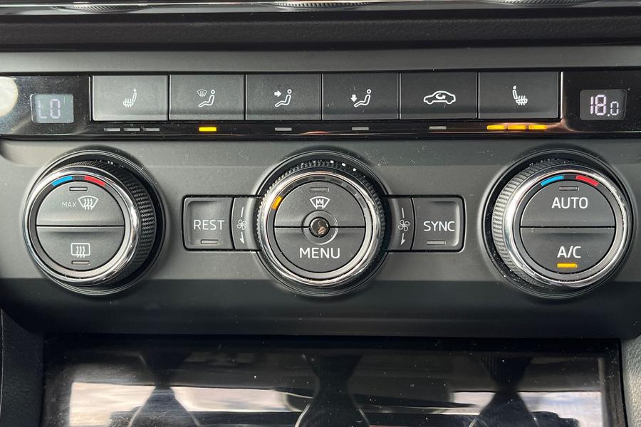 Skoda SUPERB Photo autoimg-57162ce0ba9c486e0bee3205516fecee47e901e2.jpg