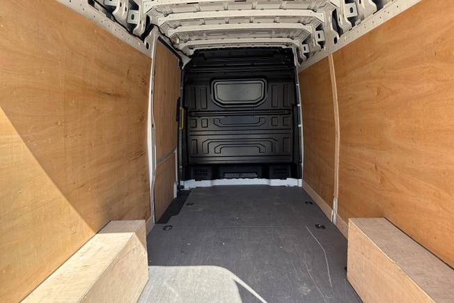 VOLKSWAGEN Crafter Photo 12
