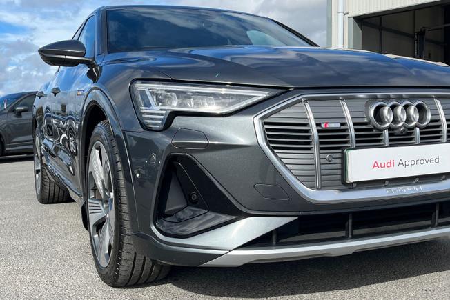 AUDI e-tron Photo 19