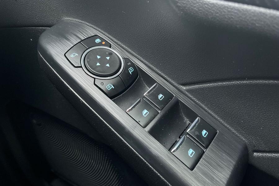 Ford KUGA Photo autoimg-571be5e23d6b7c3f55677f6d3b2d21d7d9622331.jpg