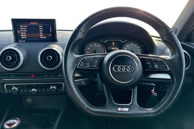 AUDI S3 Photo 11