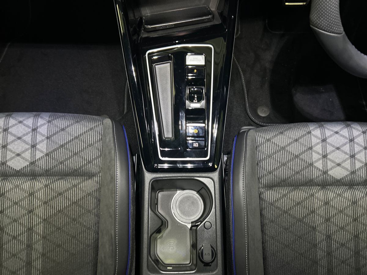 Volkswagen Golf Photo autoimg-57230eece16a45d134fa9222d26cf2fb4fa59cdc.jpg