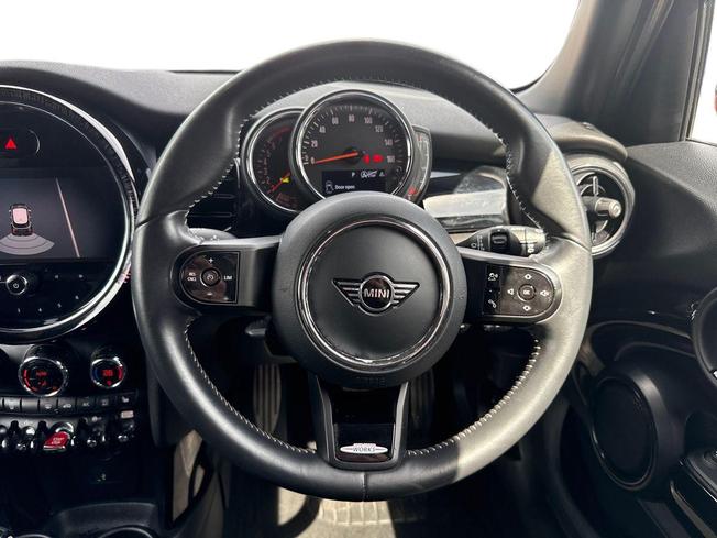 MINI Hatch Photo 11