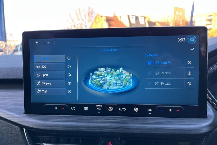 Ford KUGA Photo autoimg-572f89d518dec5d16ce7f671e3a93ab0b2c0b50a.jpg