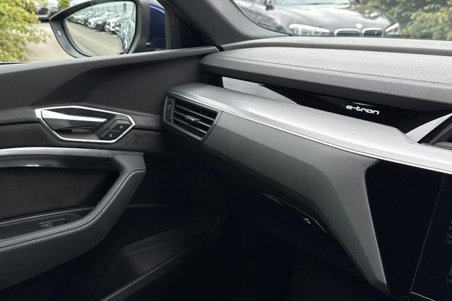 Audi e-tron Photo 35