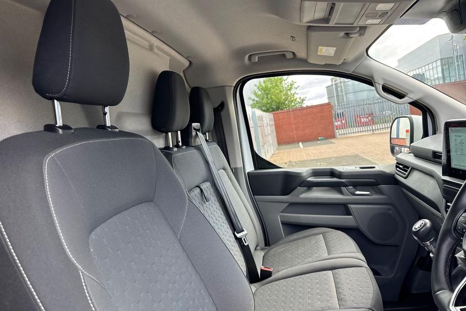 Used Ford TRANSIT CUSTOM FY25RXP 29