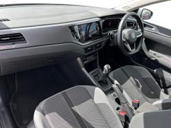 VOLKSWAGEN Polo Photo 2
