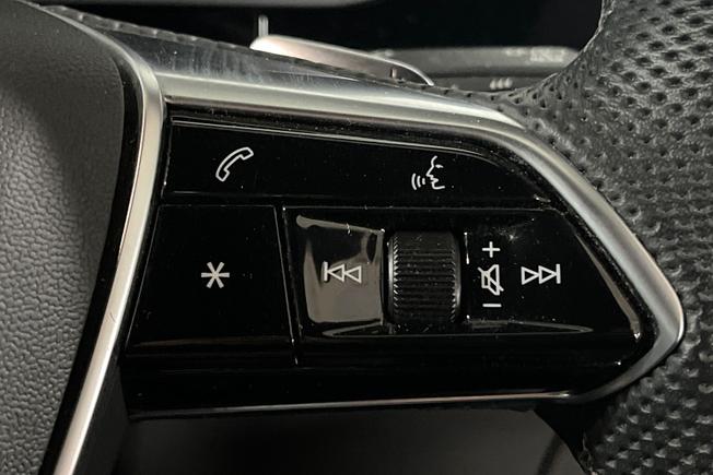 AUDI Q8 E-Tron Photo 17