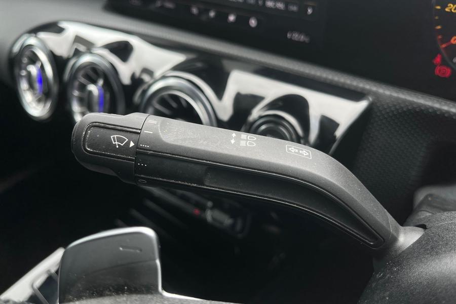 Mercedes-Benz CLA Photo autoimg-574143df11f251f14cf25b1ab4f7238343bd460b.jpg