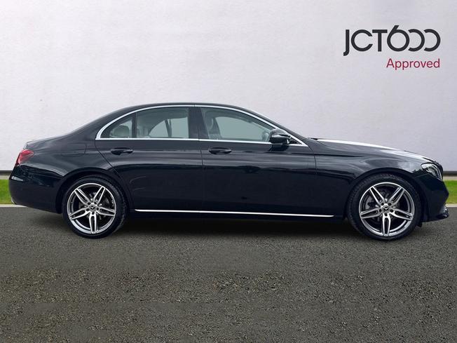 MERCEDES-BENZ E Class Photo 4