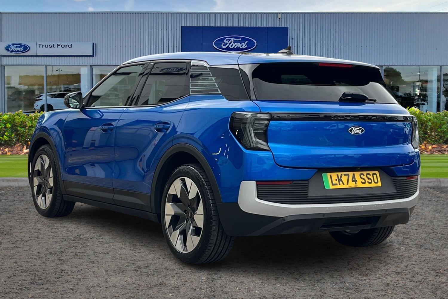 Ford Explorer Photo 1