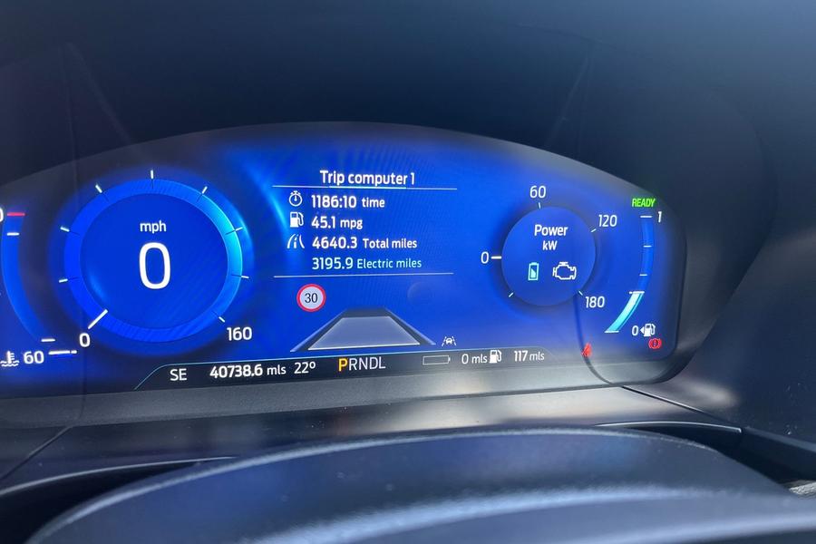 Ford KUGA Photo autoimg-574a5b975ad35c9fa491204060a04af31b41cc97.jpg