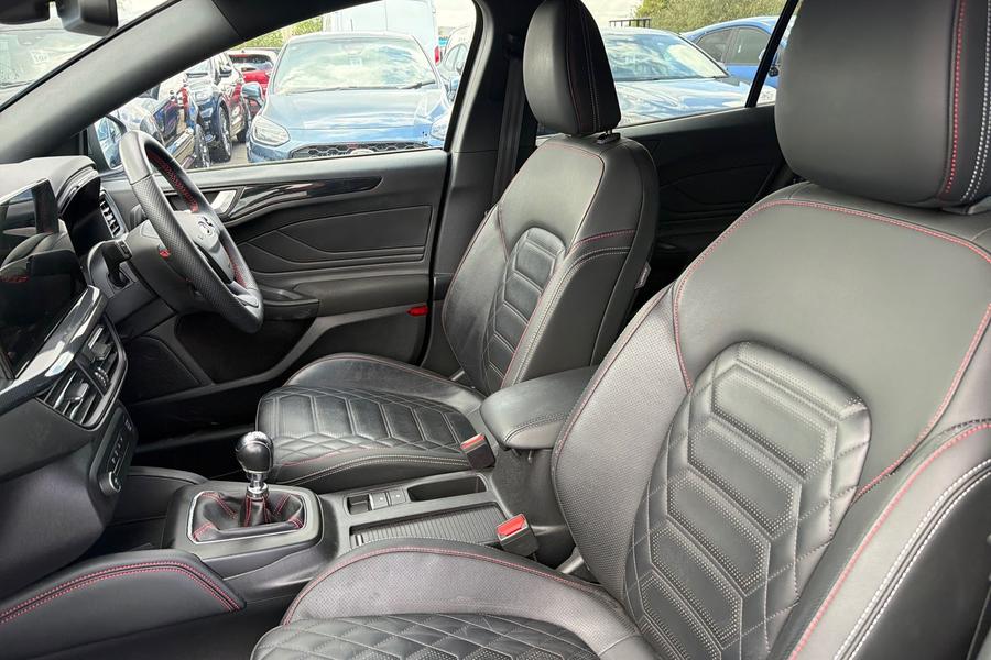 Ford FOCUS Photo autoimg-574c2f8f300f46d522e9698d227eb5d24cebc4f9.jpg