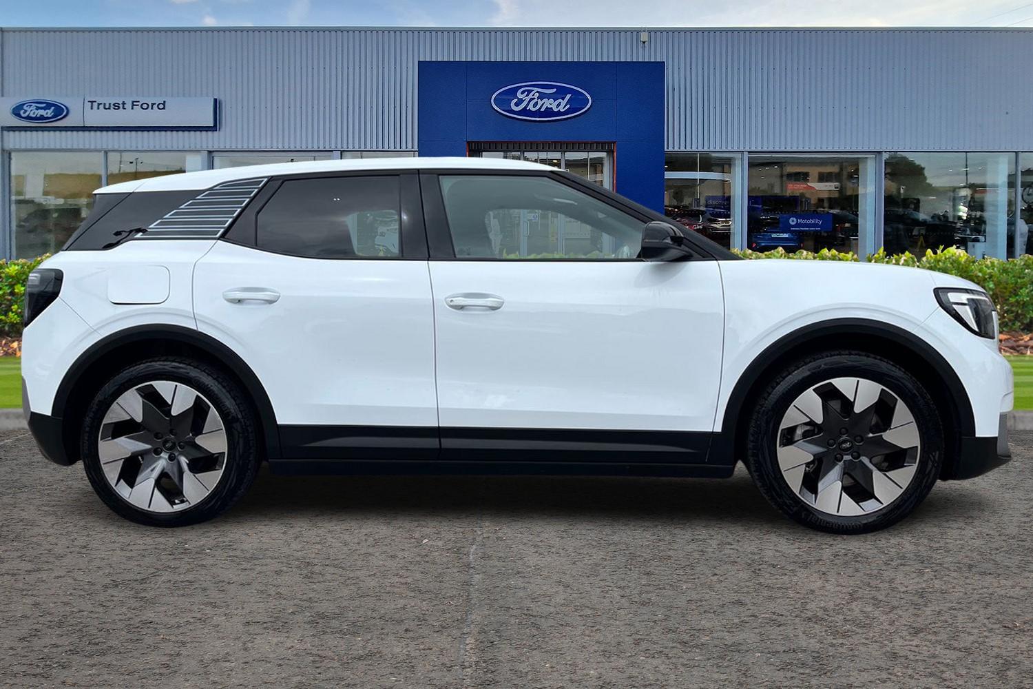 Ford Explorer Photo 2