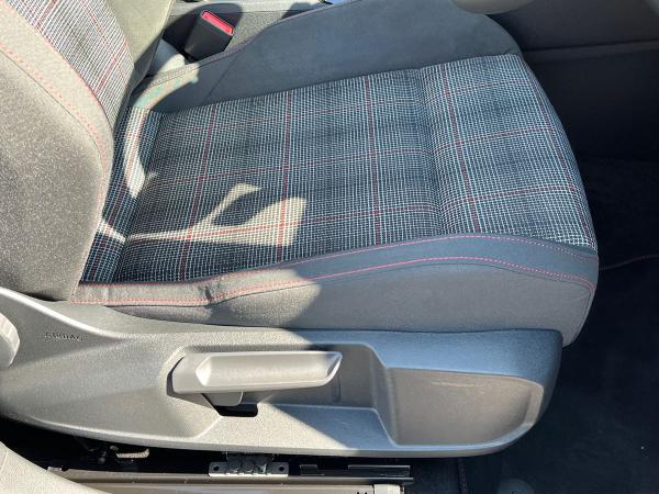 Volkswagen Golf Photo autoimg-577de54bbc477ba284854dcf81b16de02fe49915.jpg