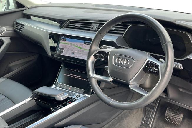 AUDI Q8 E-Tron Photo 6
