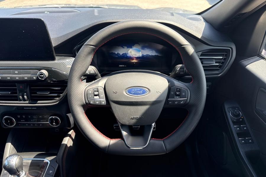 Ford Kuga Photo autoimg-5788113eb4011ad5031e7446aa9c0c94083f2420.jpg