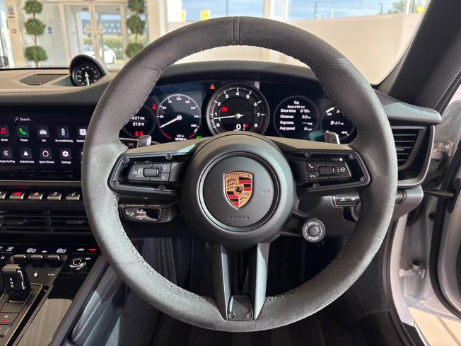 PORSCHE 911 Photo 17