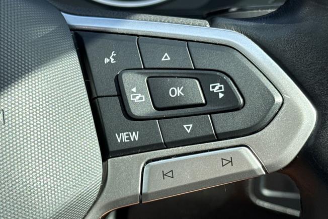 VOLKSWAGEN Tiguan Photo 17