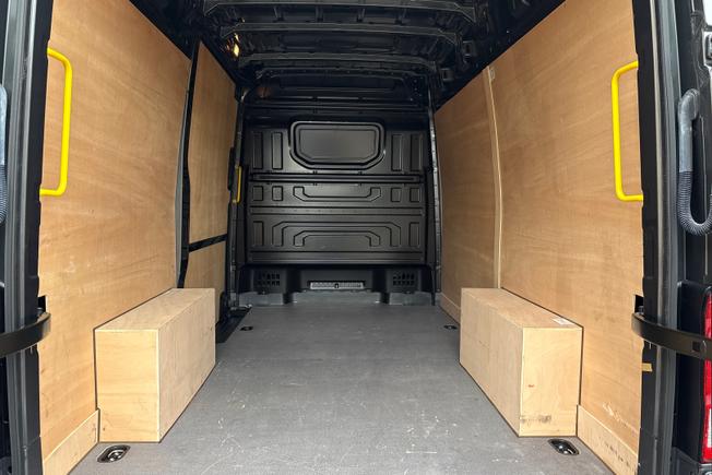 VOLKSWAGEN Crafter Photo 12