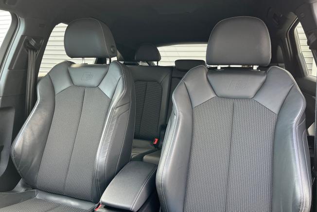 AUDI Q3 Photo 21