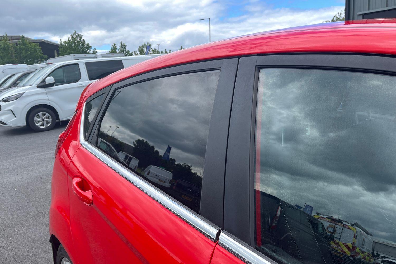 Ford FIESTA Photo 24