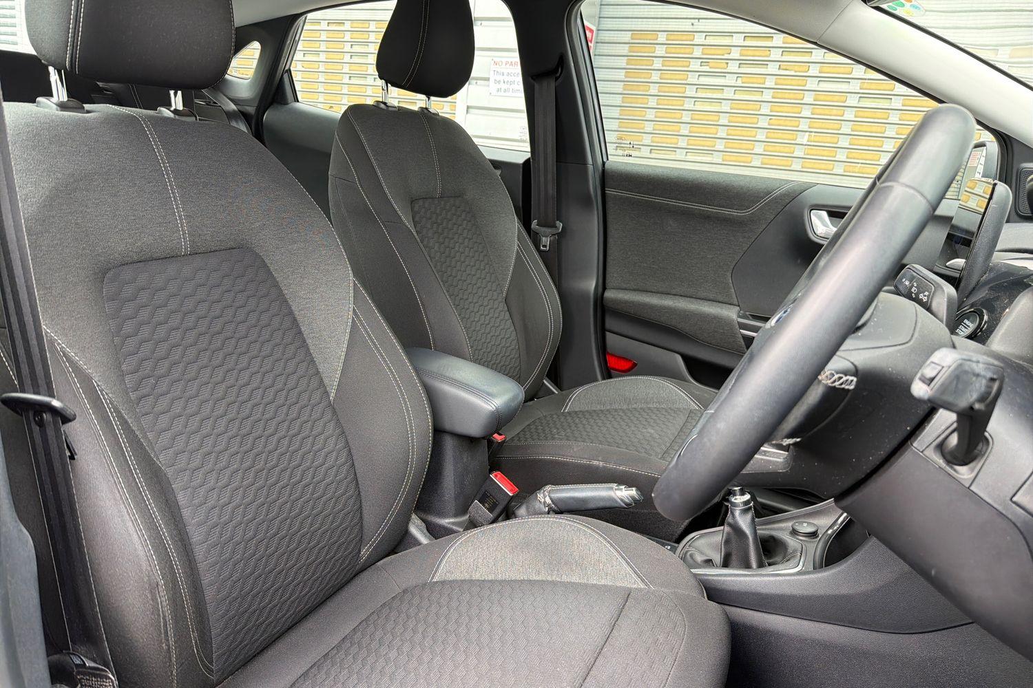 Ford PUMA Photo 16