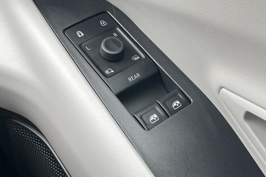 Ford Explorer Photo autoimg-57936434f7264bd2899bcd91bc4a57d6281419b4.jpg
