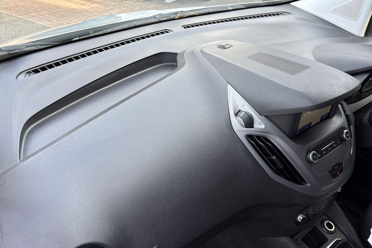 Ford TRANSIT COURIER Photo 14