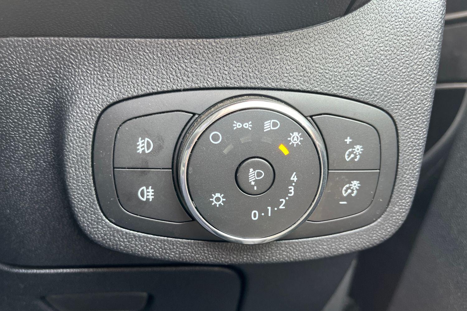 Ford FIESTA Photo 22