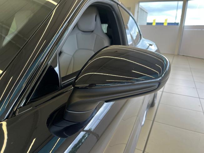 PORSCHE Taycan Photo 22