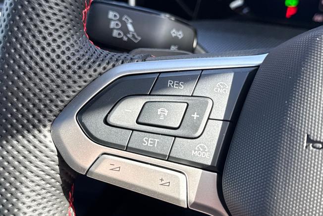 VOLKSWAGEN Golf Photo 16