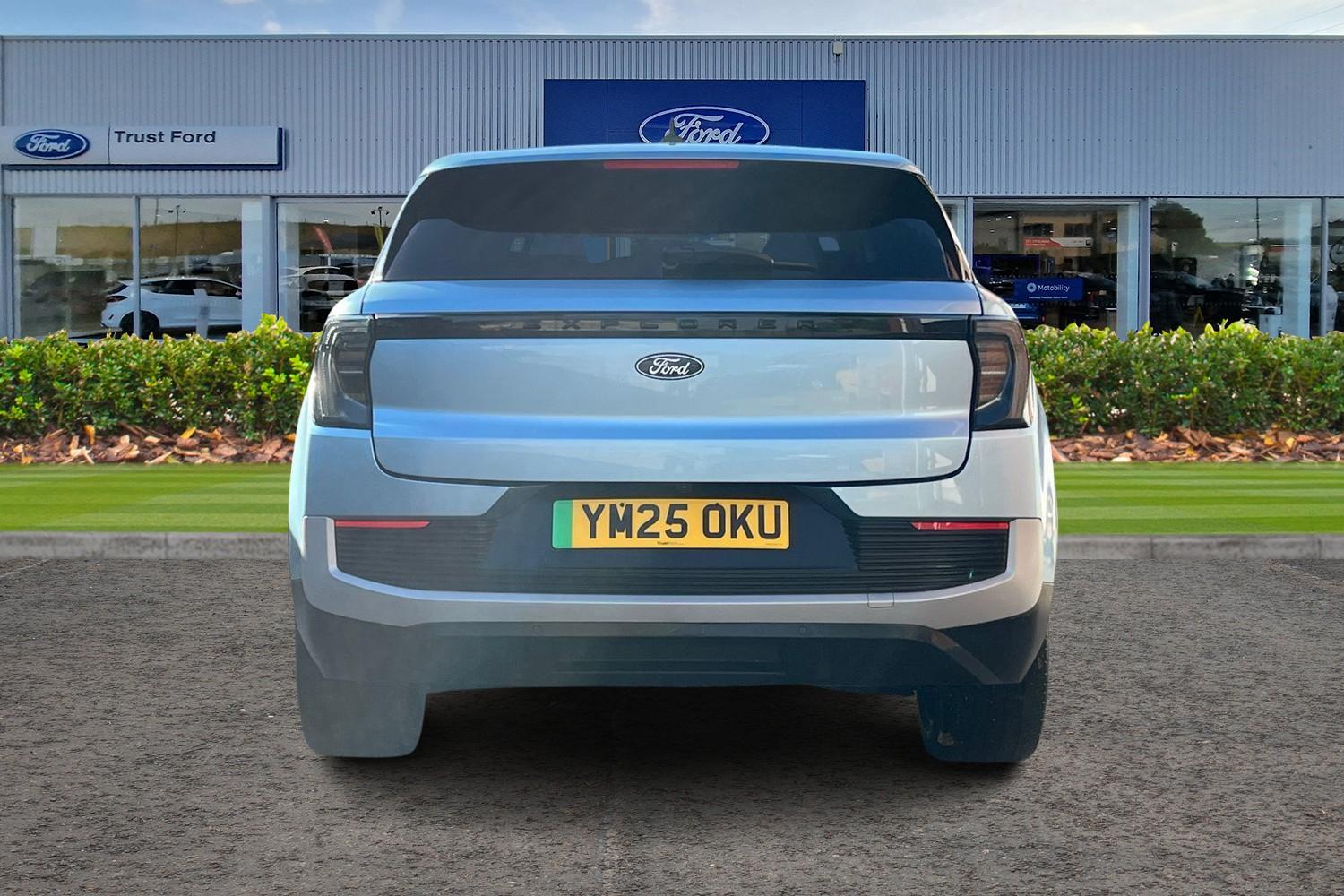 Ford Explorer Photo 6