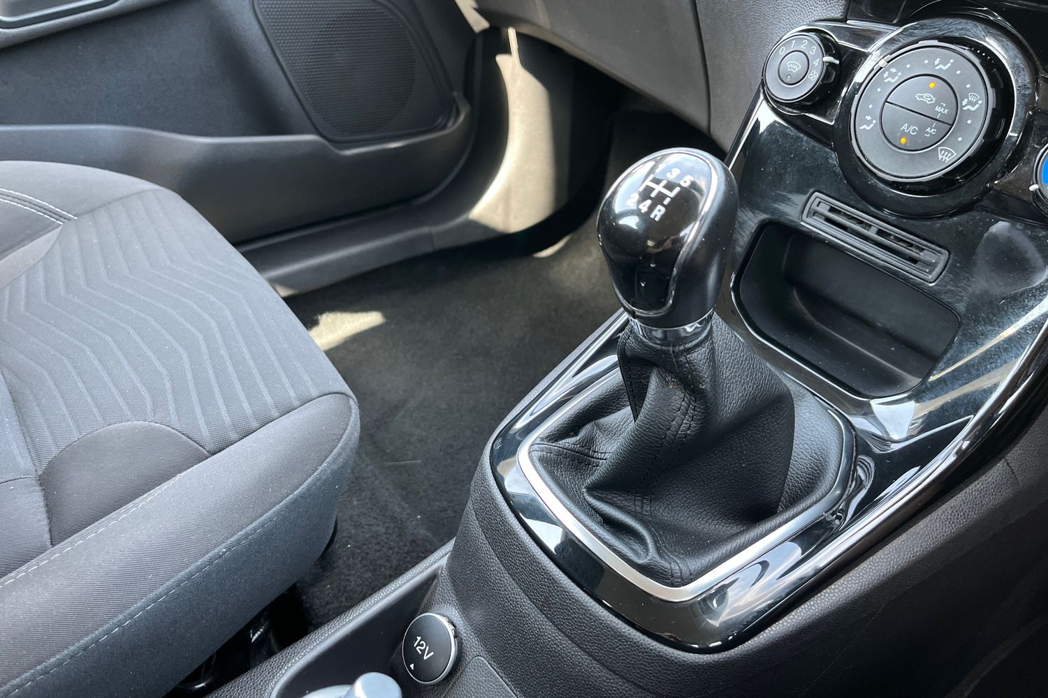 Ford FIESTA Photo 30