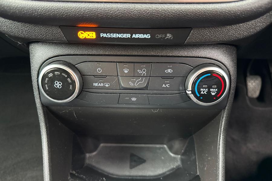 Ford FIESTA Photo autoimg-57b6d621a763ac55a23681bae00950e4c1dbf629.jpg