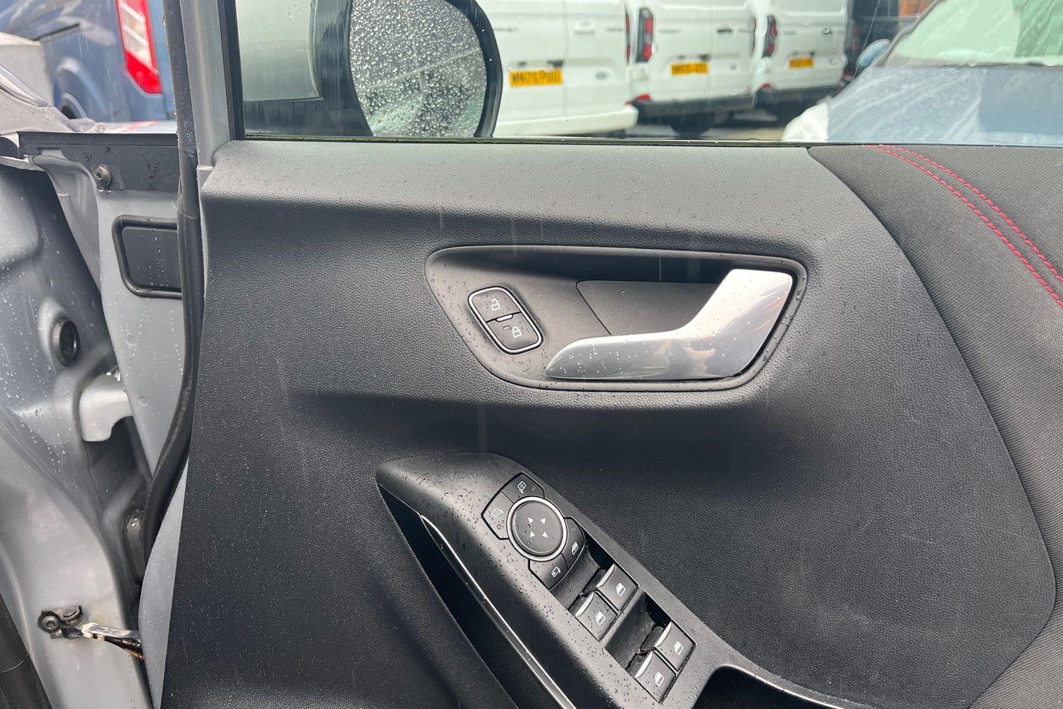 Ford PUMA Photo 23