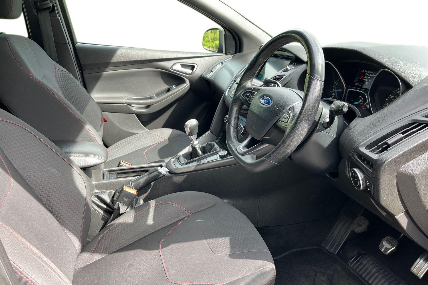 Ford FOCUS Photo 8