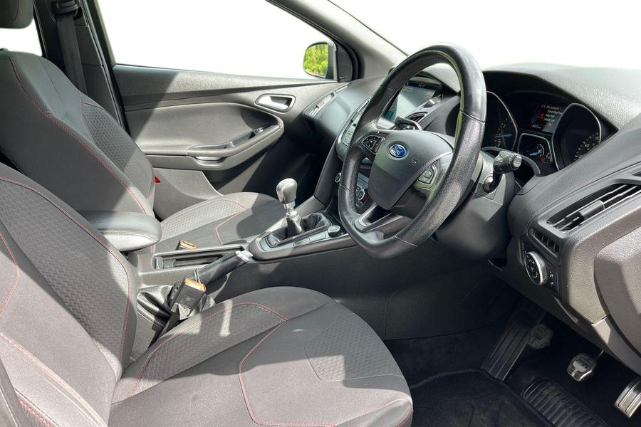 Ford FOCUS Photo autoimg-57c527ec11442c15e3f847bd6b83e5f27605ab33.jpg