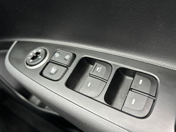 Hyundai i10 Photo autoimg-57c78d4cd6f2bf0b649c4d53f318e44464ada1f4.jpg