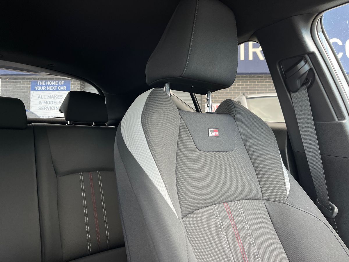Toyota C-HR Photo 33