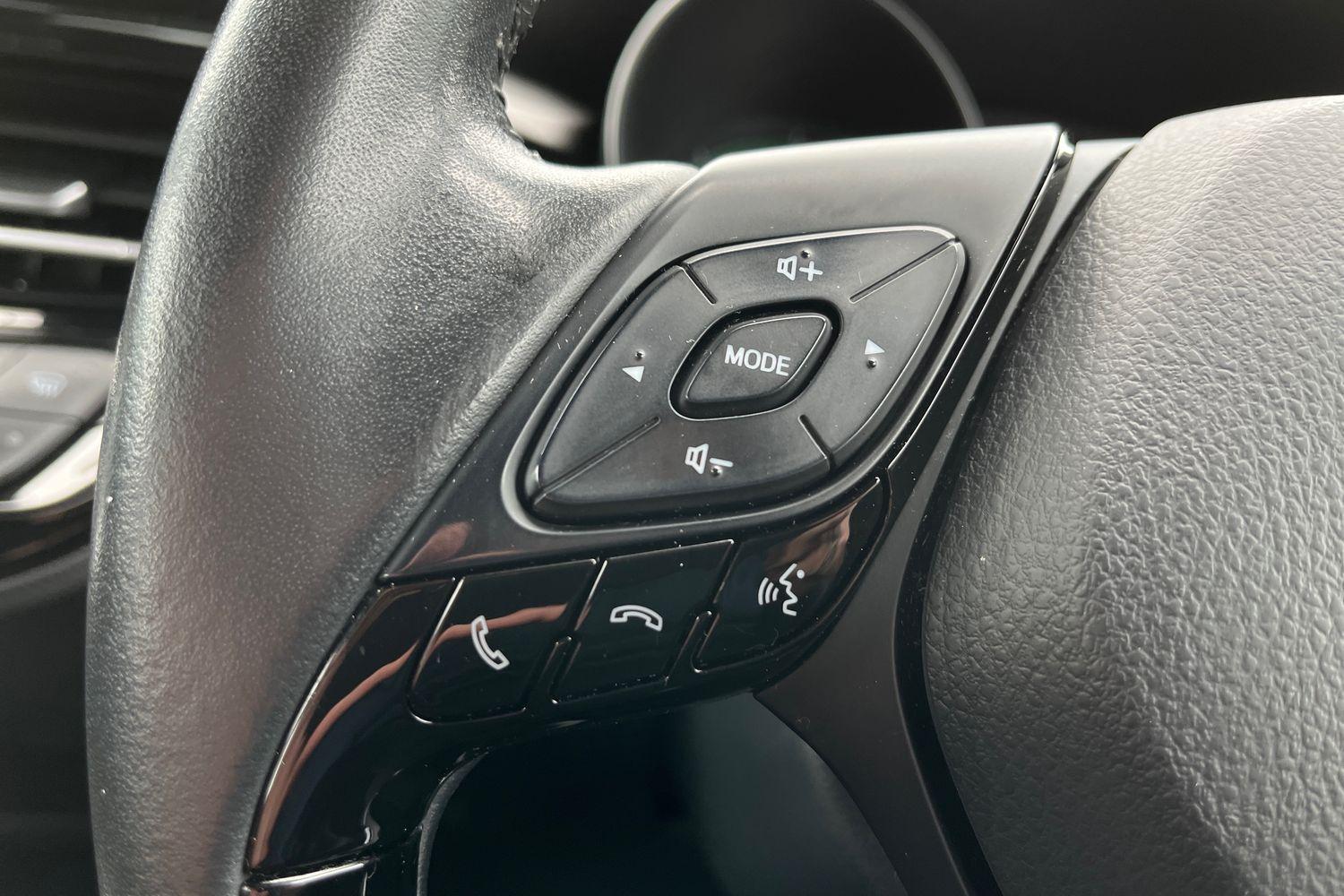 Toyota C-HR Photo 31