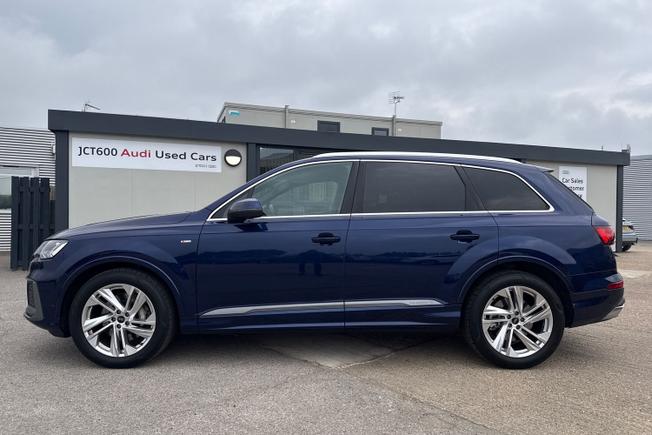 AUDI Q7 Photo 25