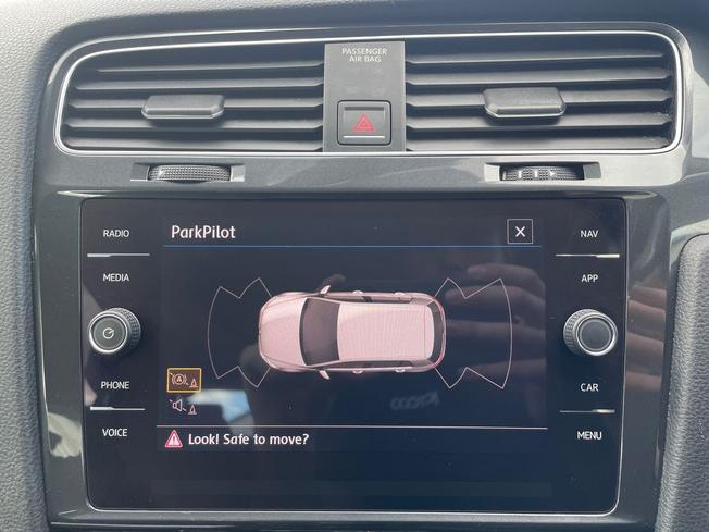 Volkswagen Golf Photo 22