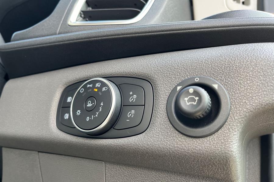 Ford E-TRANSIT Photo autoimg-57da03d90cf46348ba4e7e999072b2a9f942ba7a.jpg